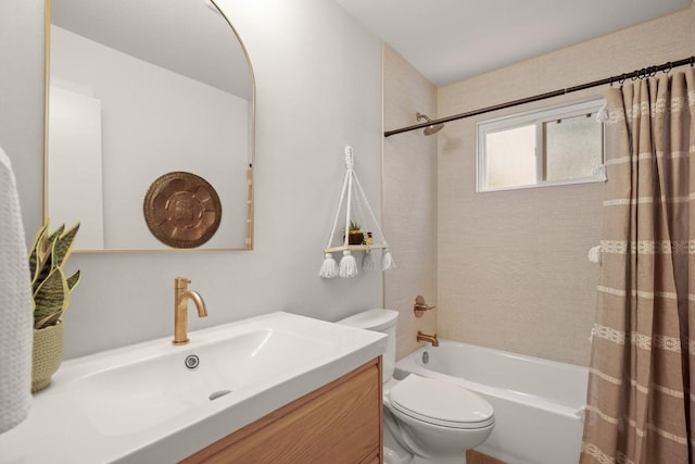 12303 Turtleback Ln, Austin, TX 78727 - full bath with shower / tub combo with curtain and vanity
