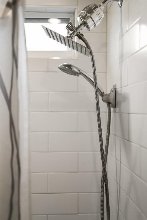 3204 Mount Vernon Ave, Lago Vista, TX 78645 - bathroom view of tiled shower