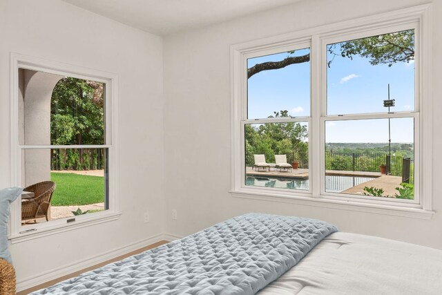 4622 Lake View Dr, Austin, TX 78731 - bedroom featuring baseboards