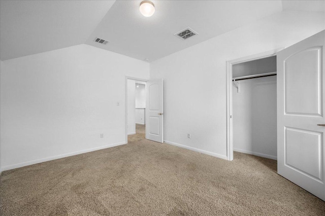 1013 S San Marcos St, Manor, TX 78653 - unfurnished bedroom featuring lofted ceiling, carpet flooring, and a closet