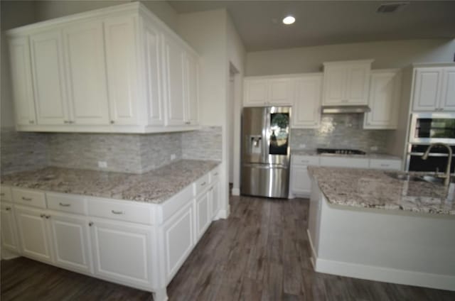121 Bright Valley Way, Austin, TX 78737 - kitchen with appliances with stainless steel finishes, a sink, white cabinetry, dark wood-style flooring, and decorative backsplash