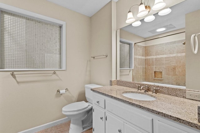 3601 Arrowhead Dr, Austin, TX 78731 - bathroom featuring toilet, vanity, tiled shower, a chandelier, and baseboards