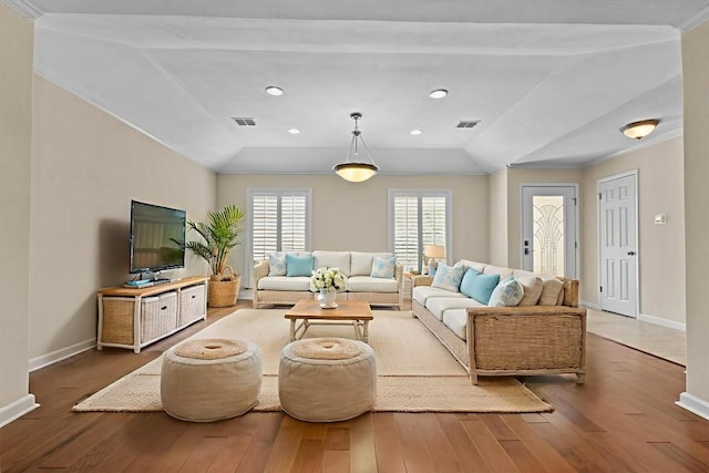 3601 Arrowhead Dr, Austin, TX 78731 - living room with wood-type flooring, baseboards, vaulted ceiling, recessed lighting, and ornamental molding