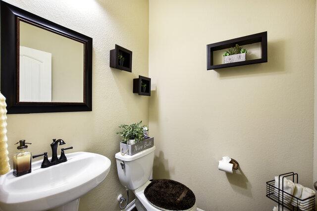 624 Purtis Creek Ln, Georgetown, TX 78628 - bathroom with a sink and toilet