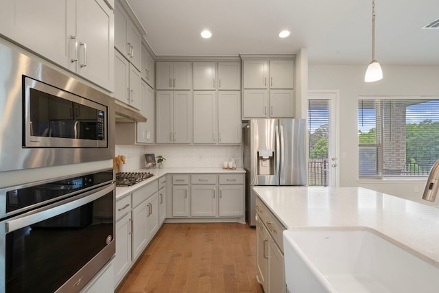 1416 Reprise Bnd, Round Rock, TX 78681 - kitchen with stainless steel appliances, a sink, recessed lighting, light wood-type flooring, and backsplash