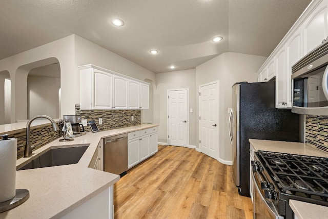10804 N Canoa Hills Trl, Austin, TX 78717 - kitchen with stainless steel appliances, a sink, white cabinetry, decorative backsplash, and recessed lighting