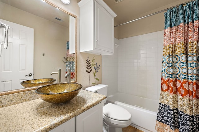 10804 N Canoa Hills Trl, Austin, TX 78717 - full bath featuring vanity and shower / tub combo with curtain