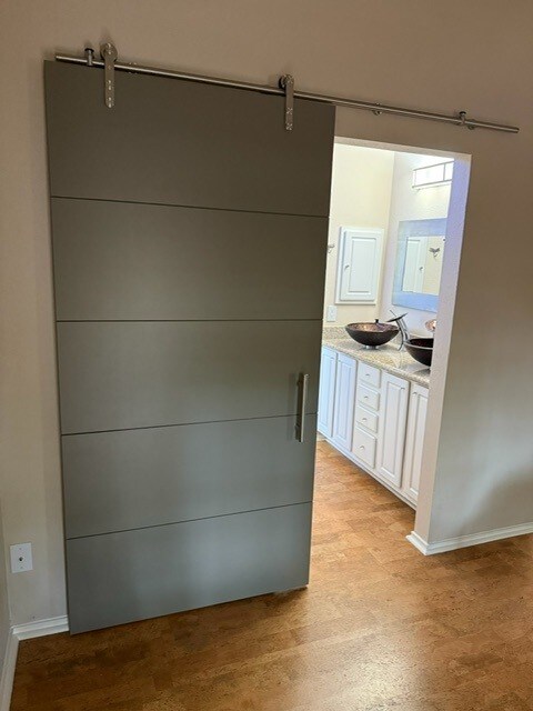 10804 N Canoa Hills Trl, Austin, TX 78717 - closet with a sink