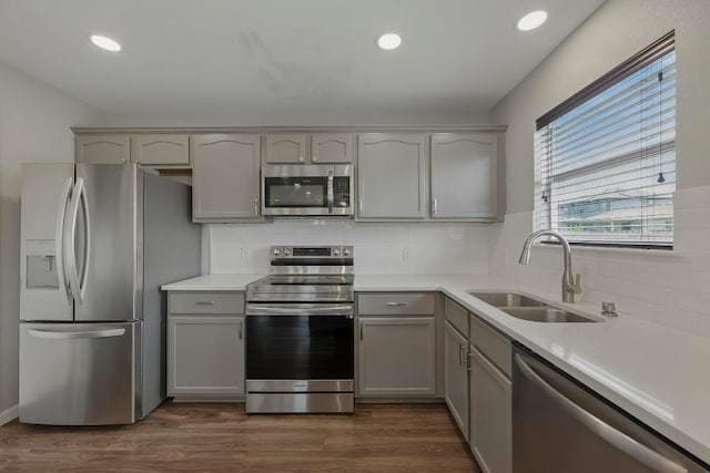 339 Precipice Way, Georgetown, TX 78626 - kitchen featuring stainless steel appliances, a sink, gray cabinetry, tasteful backsplash, and recessed lighting