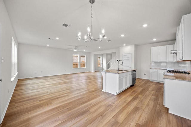 3917 Torraca Ln, Round Rock, TX 78665 - kitchen featuring a chandelier, recessed lighting, light wood-style floors, ceiling fan, and under cabinet range hood