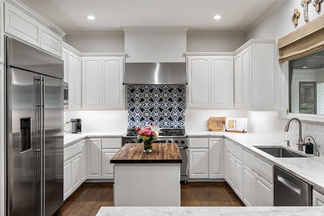 507 Konstanty Cir, West Lake Hills, TX 78746 - kitchen featuring appliances with stainless steel finishes, a sink, range hood, white cabinets, and dark wood-style flooring