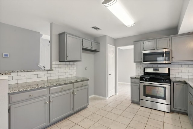 902 Valley Glen Cv, Pflugerville, TX 78660 - kitchen featuring stainless steel appliances, gray cabinets, and backsplash
