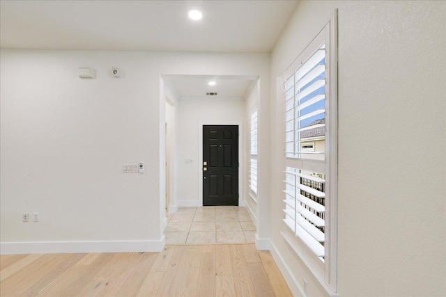 515 Mill Pond Path, Georgetown, TX 78633 - foyer featuring light wood-style floors, baseboards, and recessed lighting
