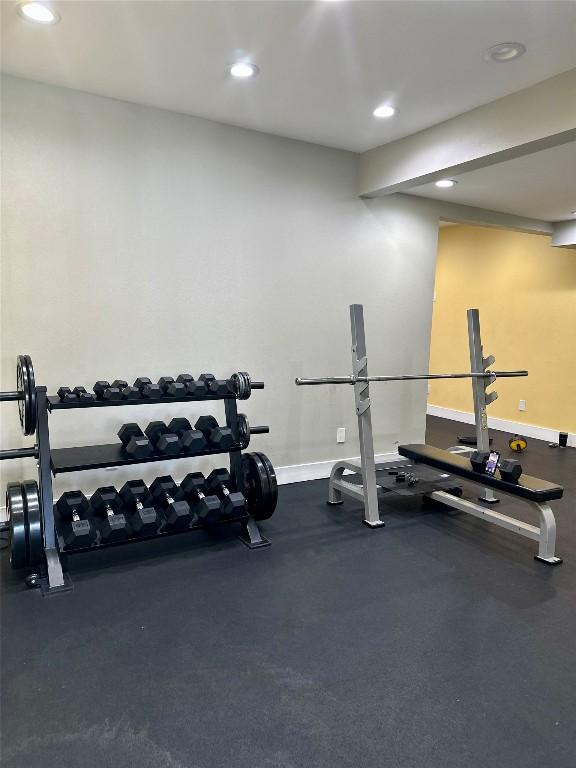 935 La Posada Dr Unit 243, Austin, TX 78752 - exercise area with recessed lighting and baseboards