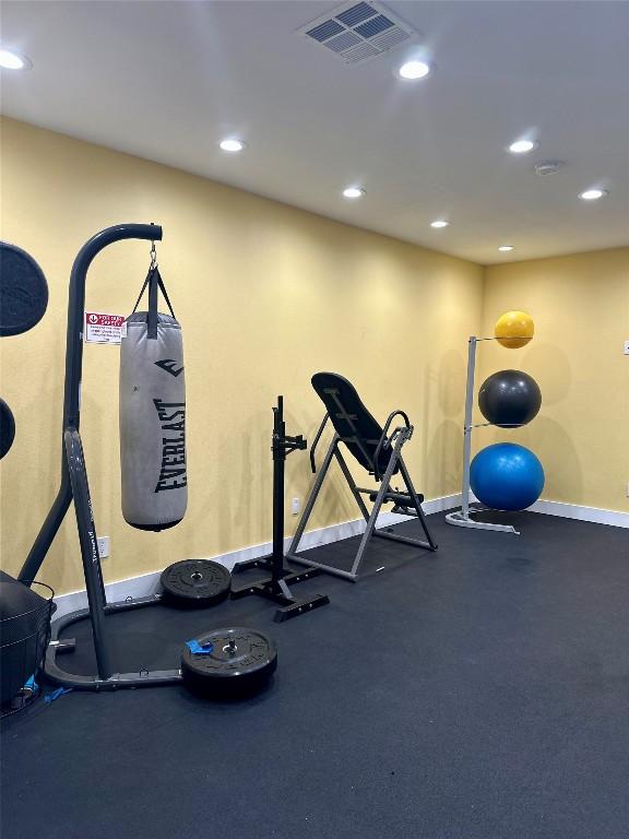 935 La Posada Dr Unit 243, Austin, TX 78752 - exercise room with recessed lighting and baseboards