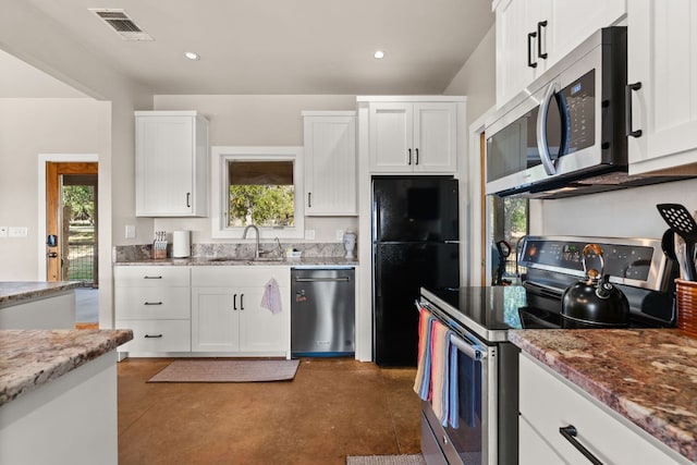 492 Billy Sisson Rd, Johnson City, TX 78636 - kitchen with stainless steel appliances, a sink, white cabinets, concrete floors, and recessed lighting