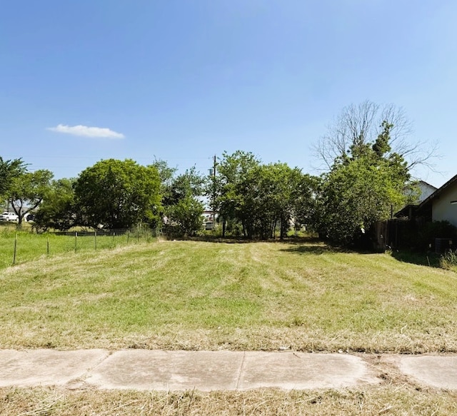 104 W Burton St, Manor, TX 78653 - photo 4