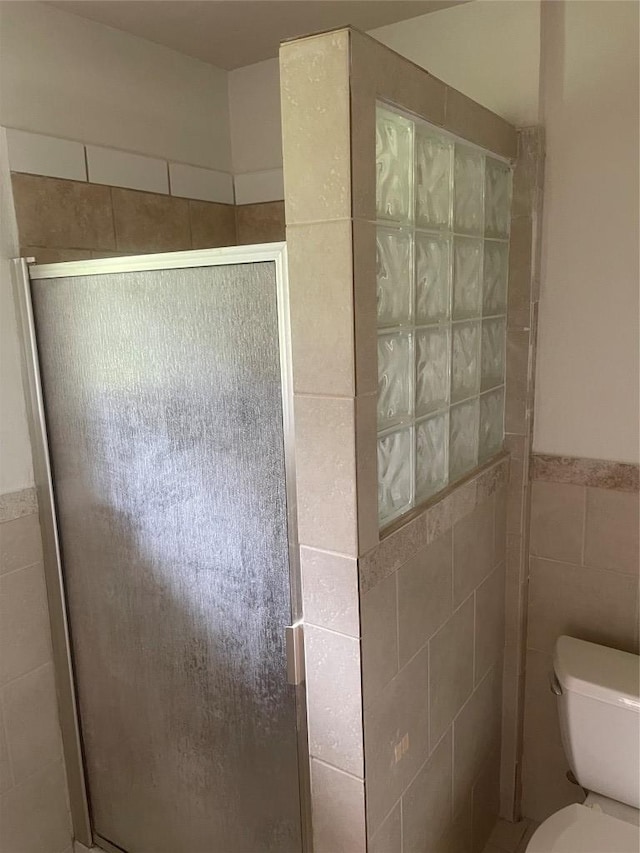 207 N 1st St, Thorndale, TX 76577 - full bath featuring tile walls and a stall shower