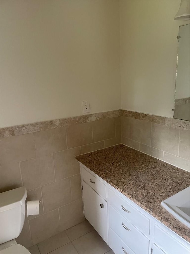 207 N 1st St, Thorndale, TX 76577 - bathroom with vanity, tile patterned floors, and tile walls