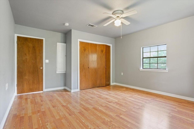 808 N 10th St, Temple, TX 76501 - unfurnished bedroom featuring light wood-style floors, a closet, baseboards, and a ceiling fan
