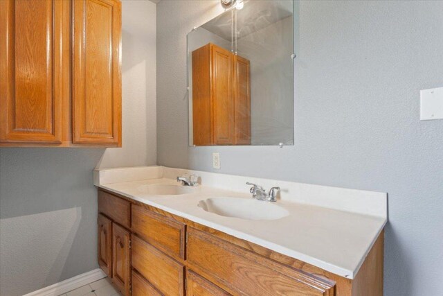 808 N 10th St, Temple, TX 76501 - full bath featuring double vanity and baseboards