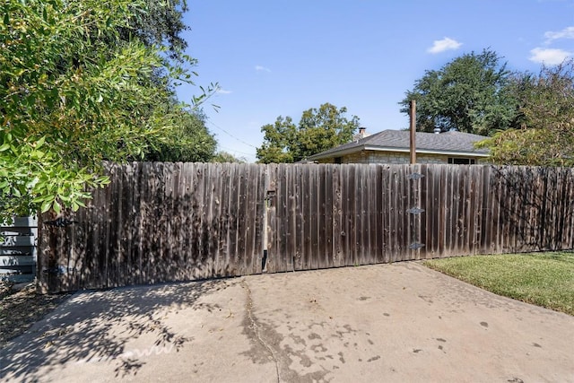 2201 Carolyn Dr, Taylor, TX 76574 - view of gate