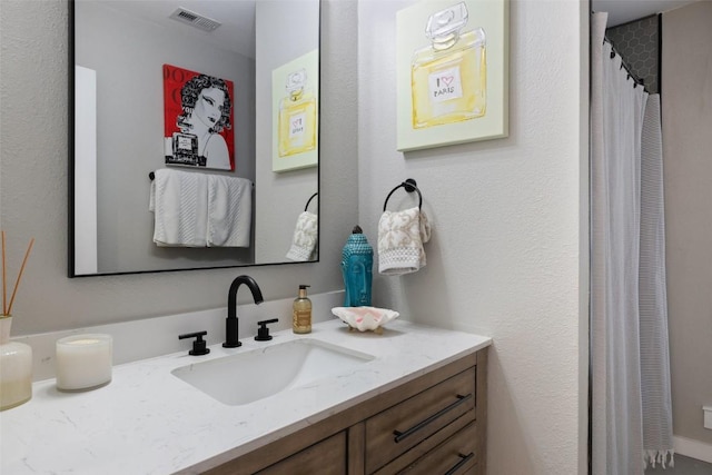 105 Palos Verdes Dr, Lakeway, TX 78734 - full bath with vanity