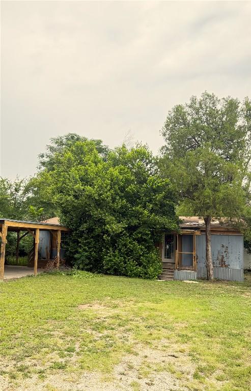 834 W Bell Ave, Rockdale, TX 76567 - view of grassy yard