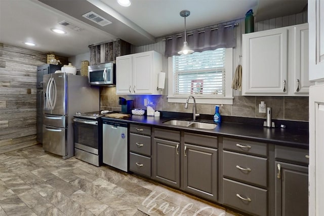 11092 Riley Green Rds Unit 121, Franklin, TX 77856 - kitchen featuring stainless steel appliances, a sink, dark countertops, and white cabinetry