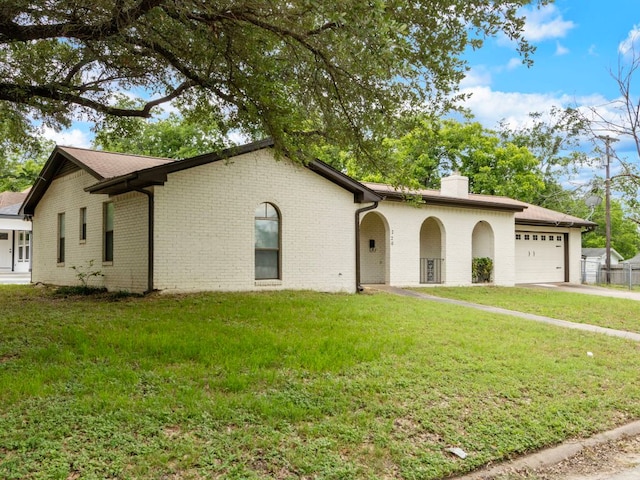 220 E Belton Ave, Rockdale, TX 76567 - view of front facade with a chimney, an attached garage, a front yard, and driveway