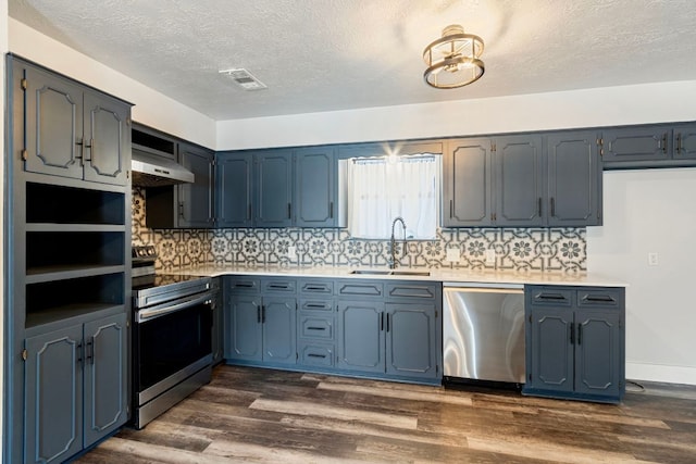 220 E Belton Ave, Rockdale, TX 76567 - kitchen featuring appliances with stainless steel finishes, a sink, under cabinet range hood, a textured ceiling, and backsplash