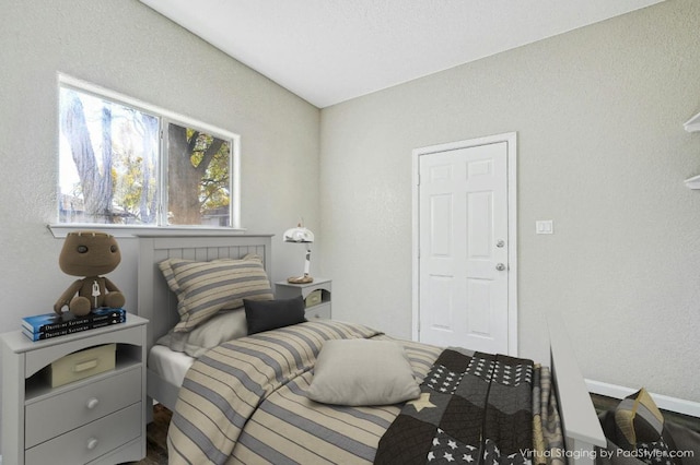 212 Walnut Ave, Luling, TX 78648 - bedroom featuring a textured wall