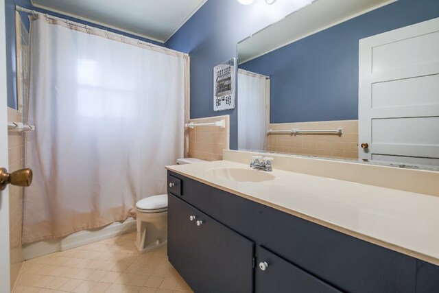 1005 Salem Ln, Austin, TX 78753 - bathroom featuring tile walls, toilet, vanity, tile patterned floors, and shower / bath combo