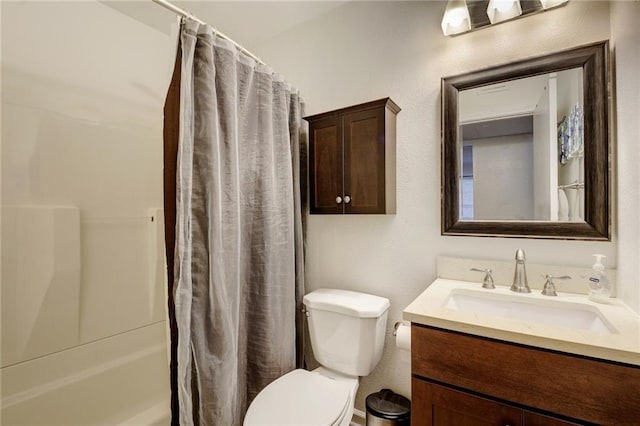 910 Duncan Ln Unit 60, Austin, TX 78705 - bathroom with vanity, toilet, and shower / bath combo with shower curtain