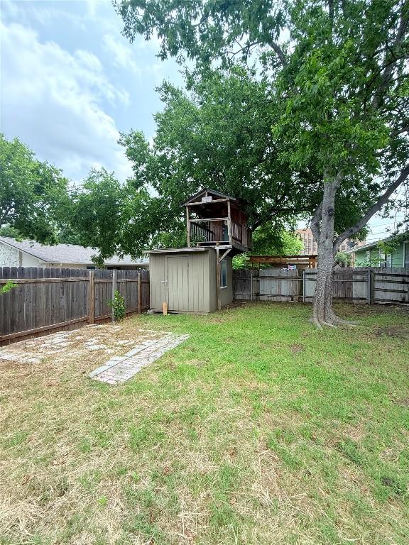 7707 Eastcrest Dr, Austin, TX 78752 - view of yard