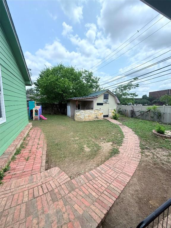7707 Eastcrest Dr, Austin, TX 78752 - view of yard