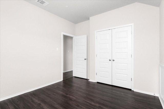 2800 Joe Dimaggio Blvd Unit 100, Round Rock, TX 78665 - unfurnished bedroom featuring dark wood-style floors and a closet