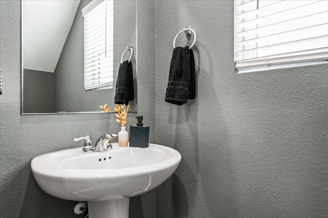 1725 Cobblecrest Ln, Leander, TX 78641 - bathroom featuring a textured wall and a sink