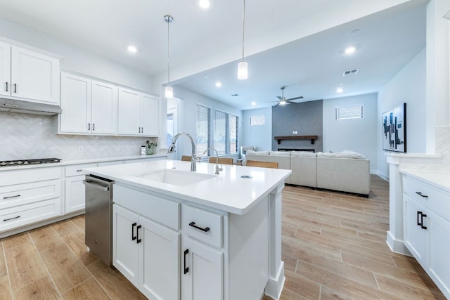 471 Diamondleaf Dr, Buda, TX 78610 - kitchen with a sink, a ceiling fan, light wood finished floors, tasteful backsplash, and recessed lighting