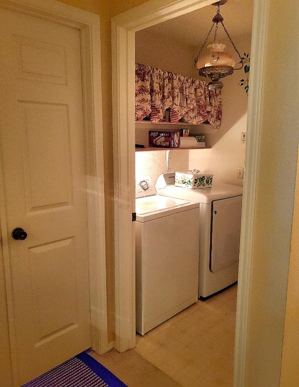 507 Dusty Leather Ct, Pflugerville, TX 78660 - laundry area with independent washer and dryer