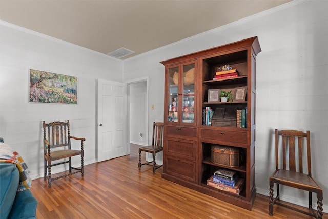 1922 W Lake Dr, Taylor, TX 76574 - sitting room with wood finished floors and ornamental molding
