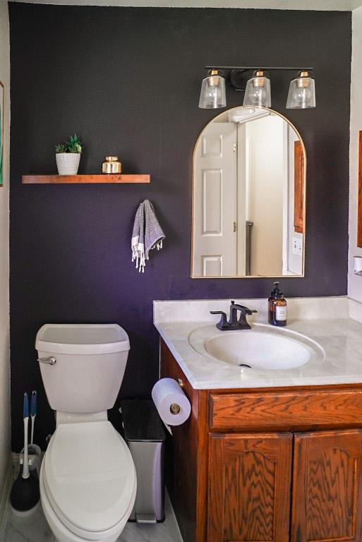 2152 Stonecrest Path, New Braunfels, TX 78130 - bathroom featuring vanity and toilet
