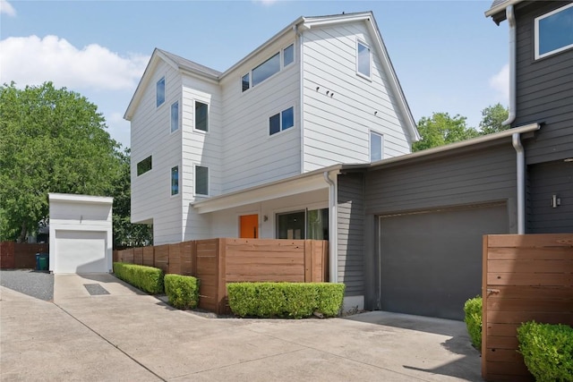 2500 Southland Dr Unit B, Austin, TX 78704 - contemporary house featuring driveway and a garage