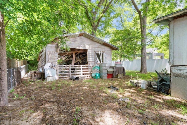 1114 Linden St Unit 2, Austin, TX 78702 - view of yard with an outbuilding