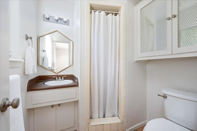 8102 Shadowood Dr, Austin, TX 78757 - full bath featuring vanity and a tile shower