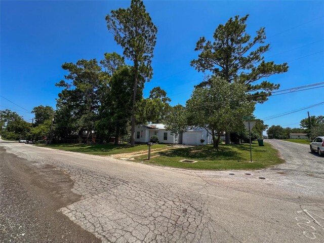 407 4th Ave, Smithville, TX 78957 - view of front facade with a front lawn