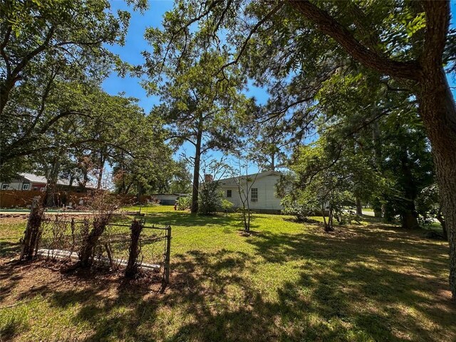407 4th Ave, Smithville, TX 78957 - view of yard