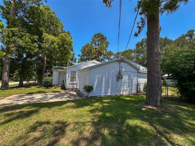 407 4th Ave, Smithville, TX 78957 - view of side of home