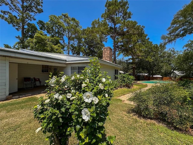 407 4th Ave, Smithville, TX 78957 - view of grassy yard featuring a patio