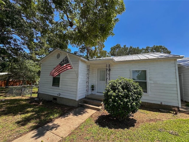 407 4th Ave, Smithville, TX 78957 - bungalow with a metal roof